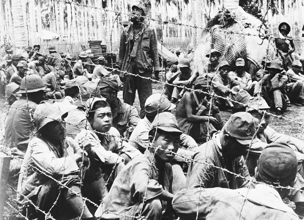 Японцы, захваченные в ходе боев за Гуадалканал, 5 ноября 1942 года. (AP Photo) Японцы, захваченные в ходе боев за Гуадалканал, 5 ноября 1942 года. (AP Photo)