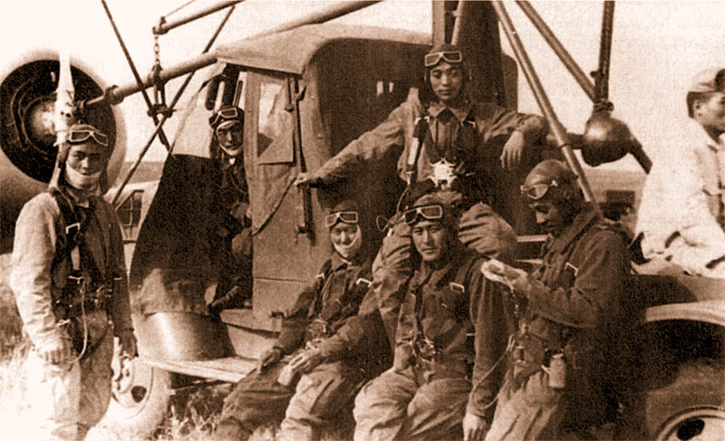 Японские лётчики между боями, 1939 год Японские лётчики между боями, 1939 год