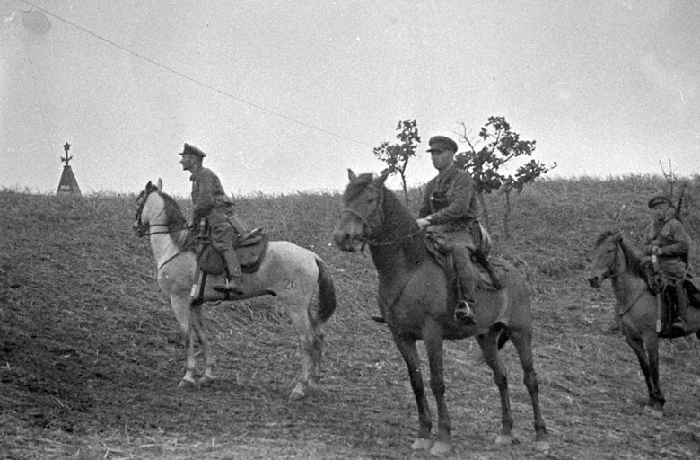 Патруль советских пограничников в районе озера Хасан. 1938 год Патруль советских пограничников в районе озера Хасан. 1938 год