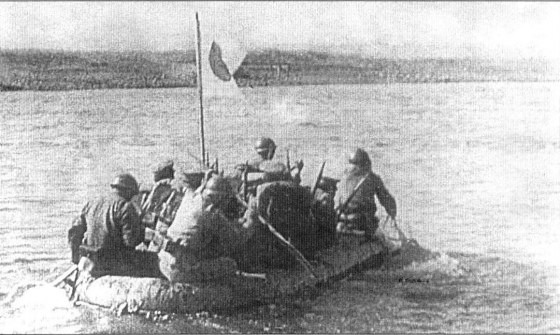 Японская пехота переправляется через р. Халхин-Гол, 1939 год Японская пехота переправляется через р. Халхин-Гол, 1939 год